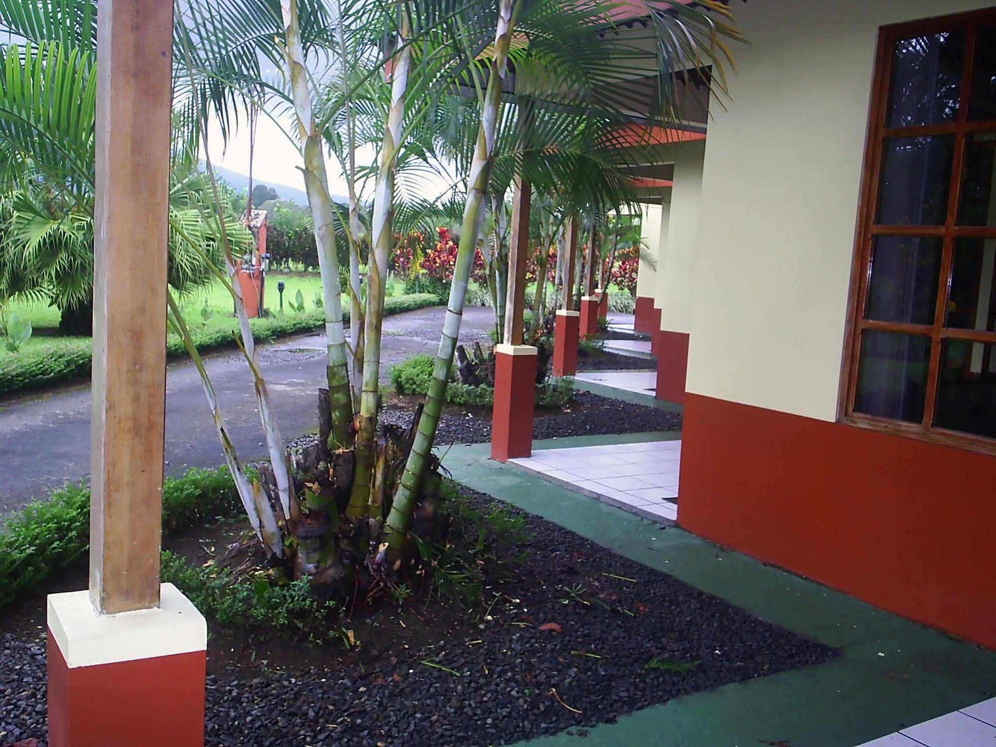 Befox Adventure Hotel La Fortuna Exterior photo