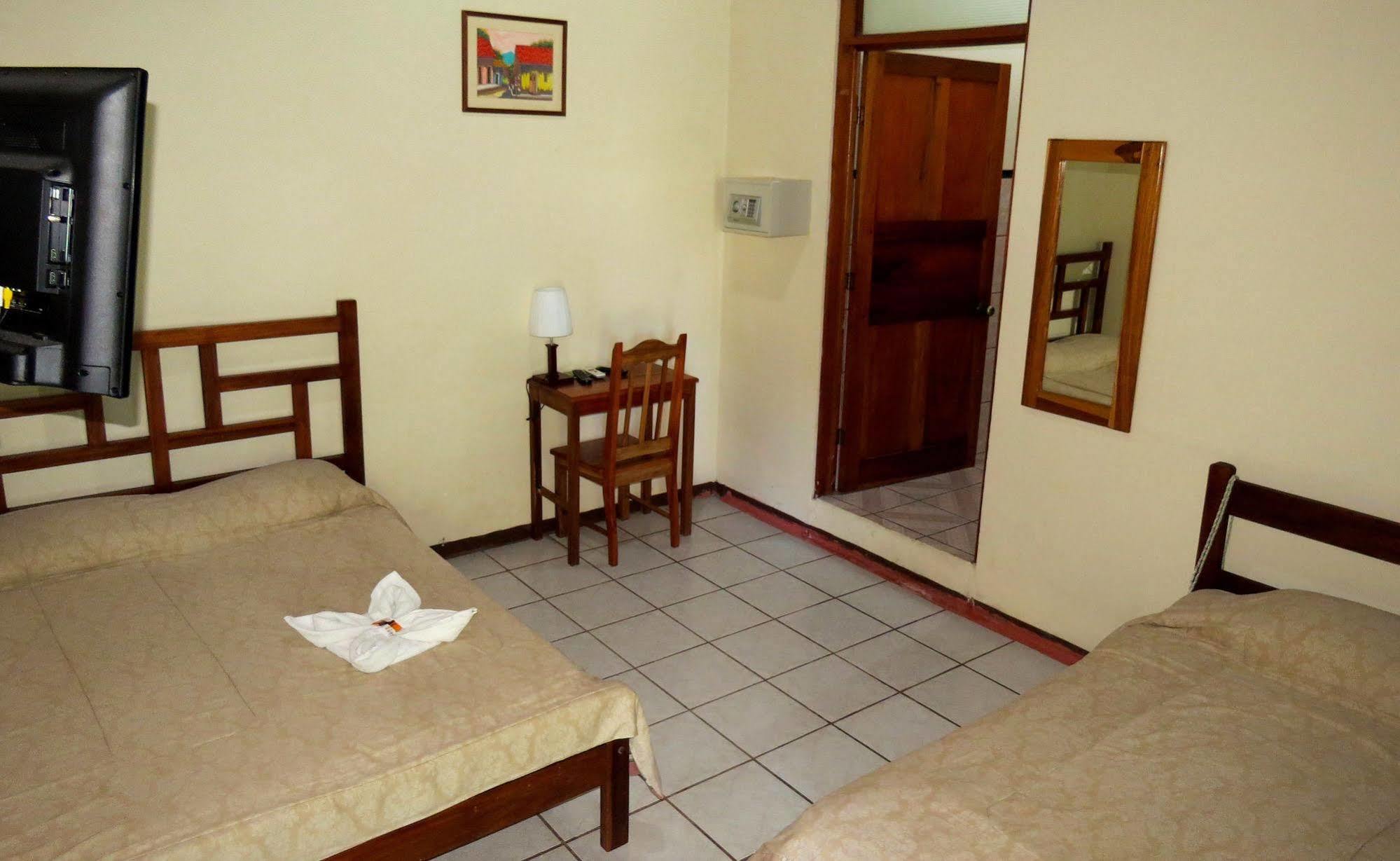 Befox Adventure Hotel La Fortuna Exterior photo